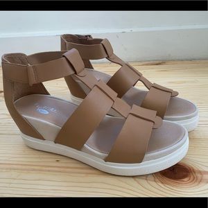 NWT in box Dr scholls “Saffron” comfort wedge sandal size 9